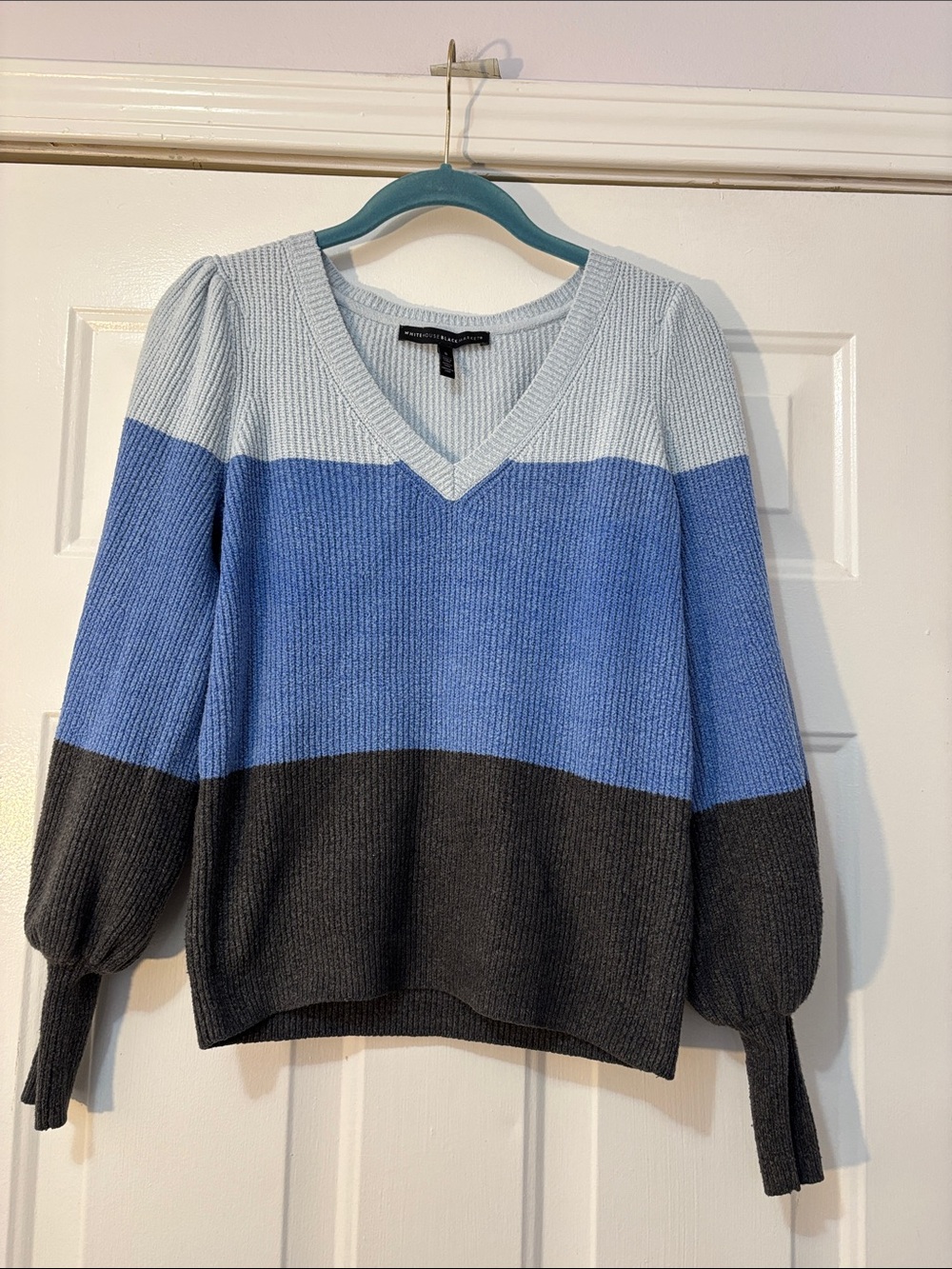 White House Black Market Sweater Size Small